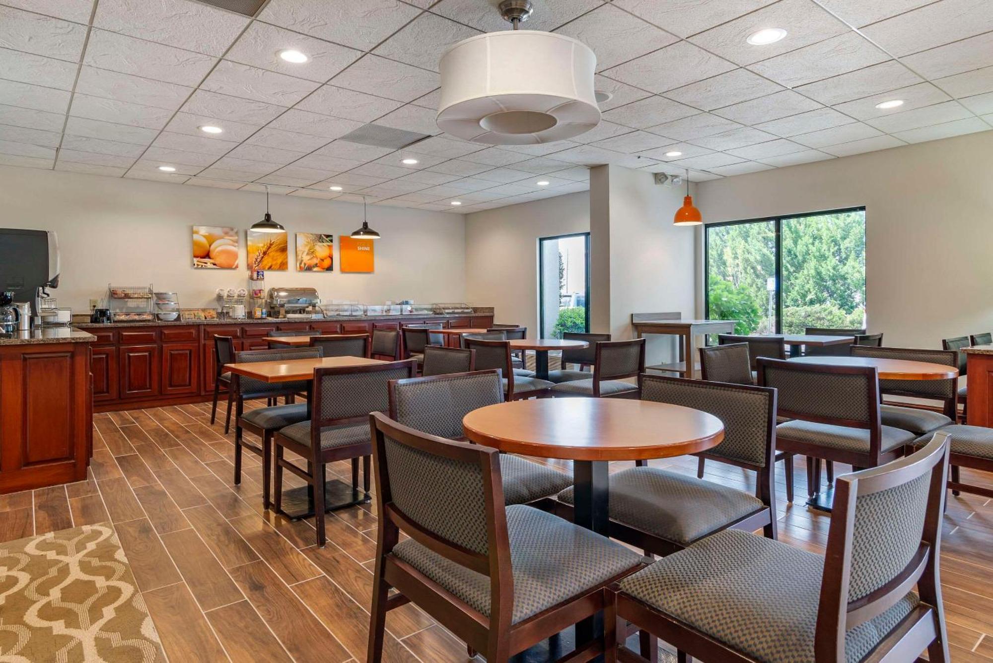 Comfort Inn & Suites Dahlonega University Area Exterior foto