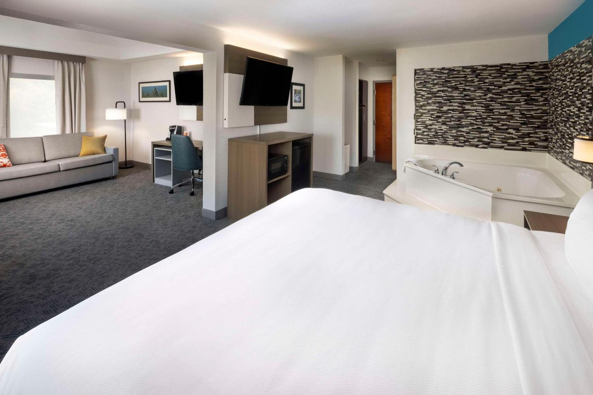 Comfort Inn & Suites Dahlonega University Area Exterior foto
