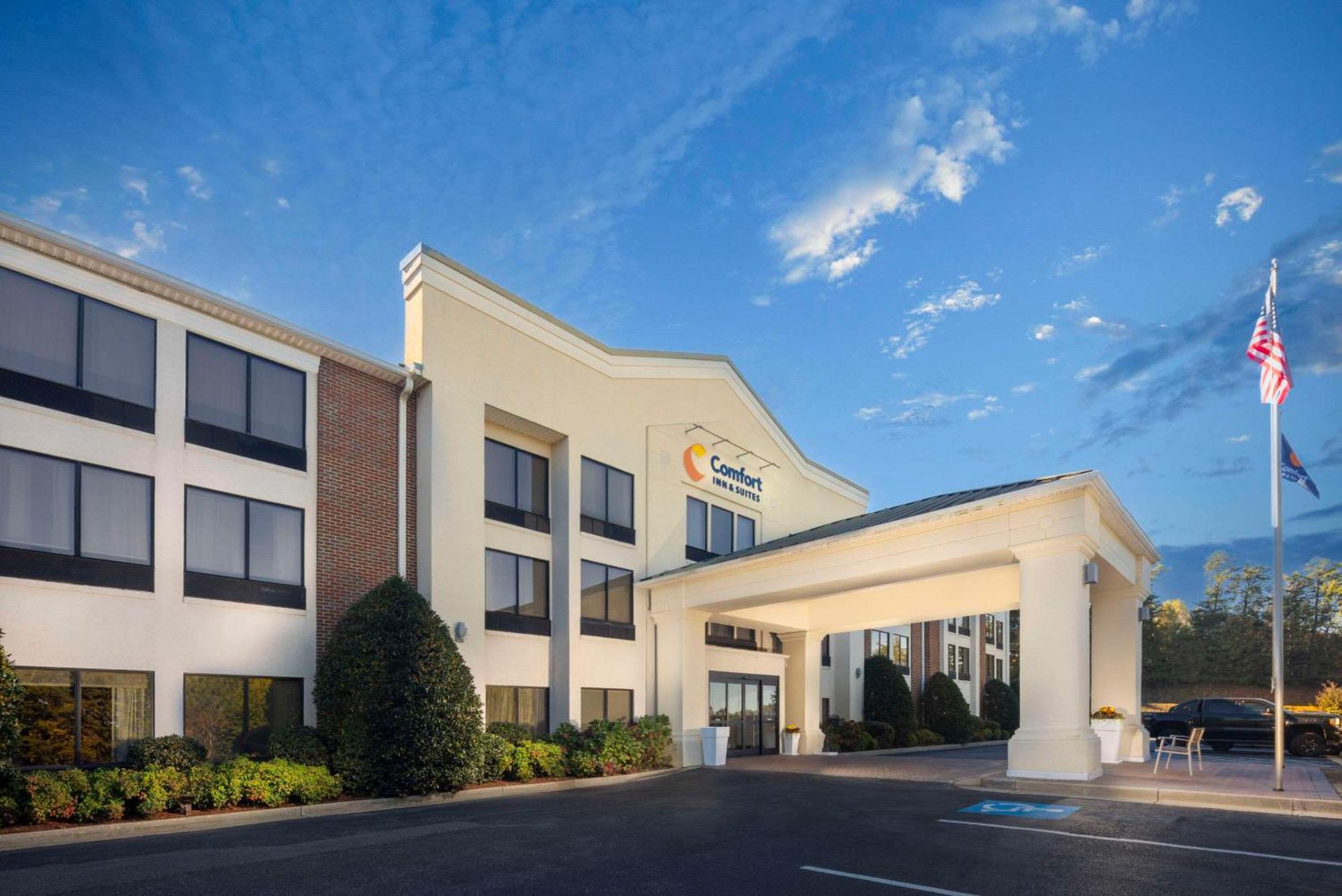 Comfort Inn & Suites Dahlonega University Area Exterior foto
